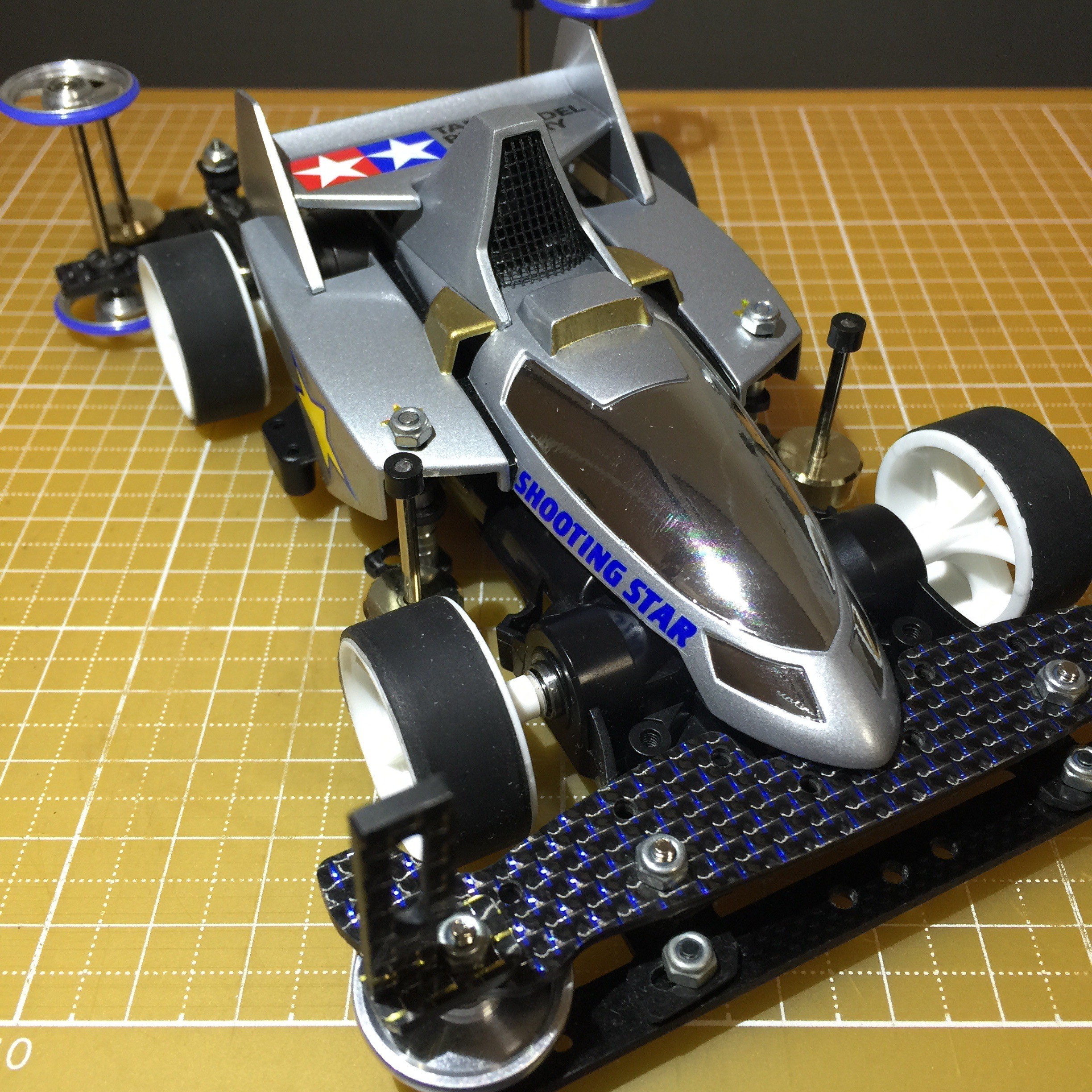 カリメロ　オーダー　ミニ四駆　ペラタイヤ　貫通接着済 カリメロ オーダー ミニ四駆 ペラタイヤ 貫通接着済 カリメロ様