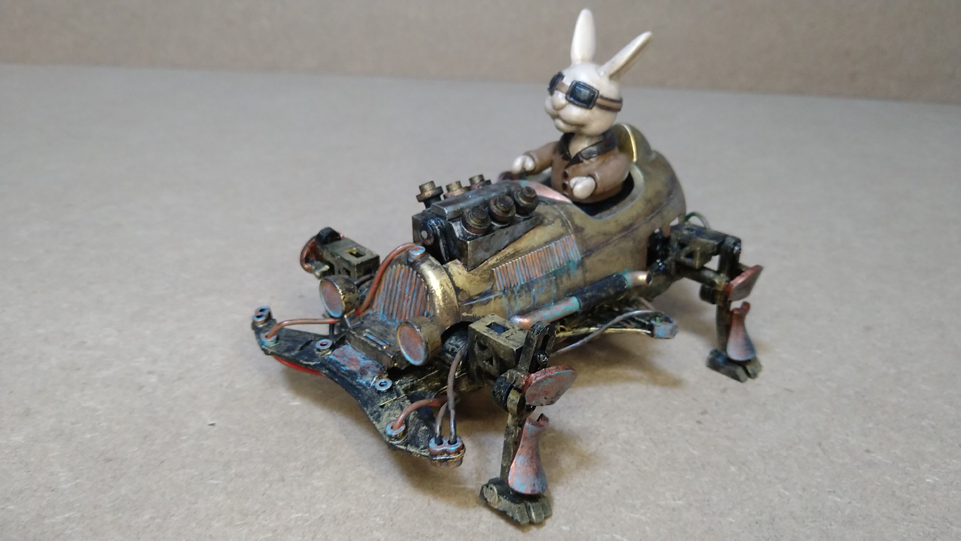 V６エンジン搭載ミニ四足マッハビュレット