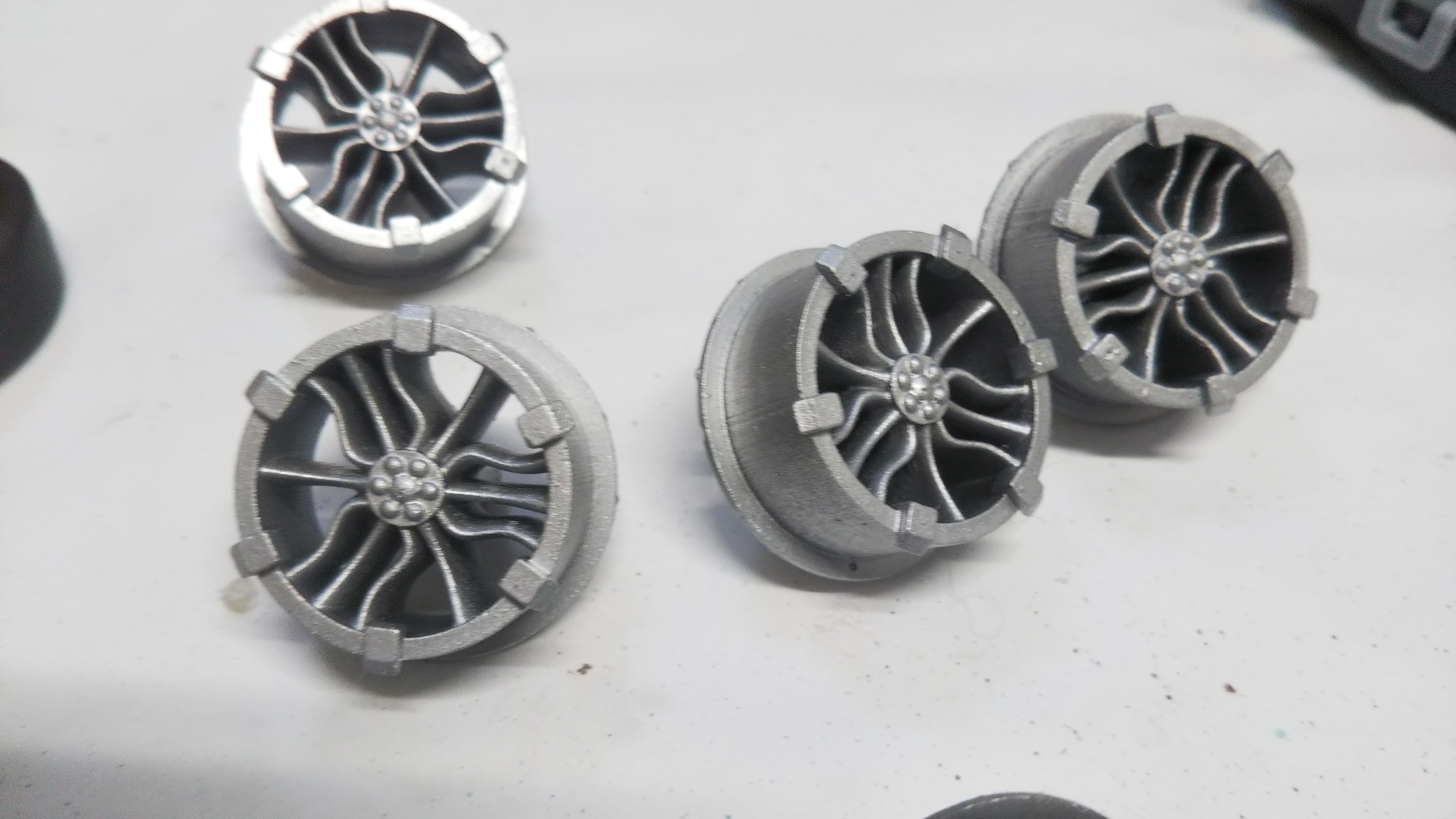 缶スプレーでパパっと塗装のオーバーフェンダースープラ - サブ画像4